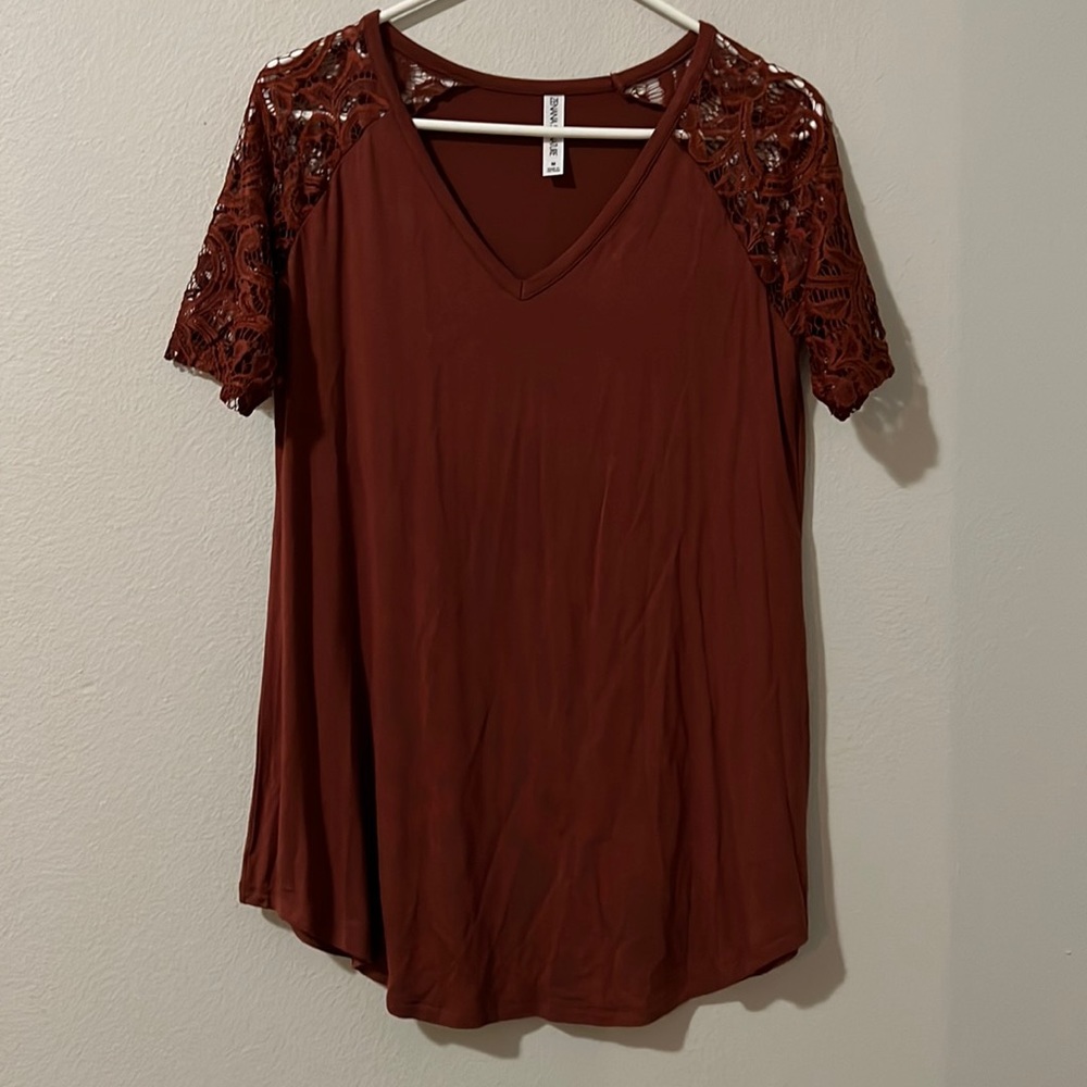 Zenana Signature top with lace sleeves - Picture 2 of 6